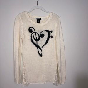 Music cream sweater/top